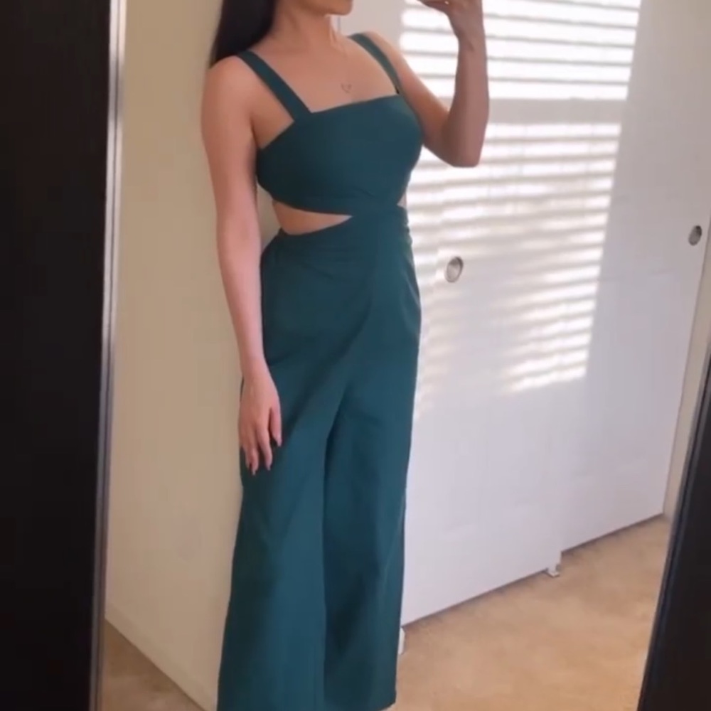 Green shein jumpsuit size XS 🤍